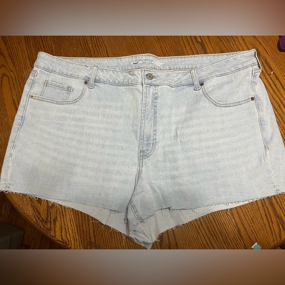 Old Navy Pants - Old Navy High-Rise OG Straight Light Wash Denim Shorts Plus size 24 NWOT